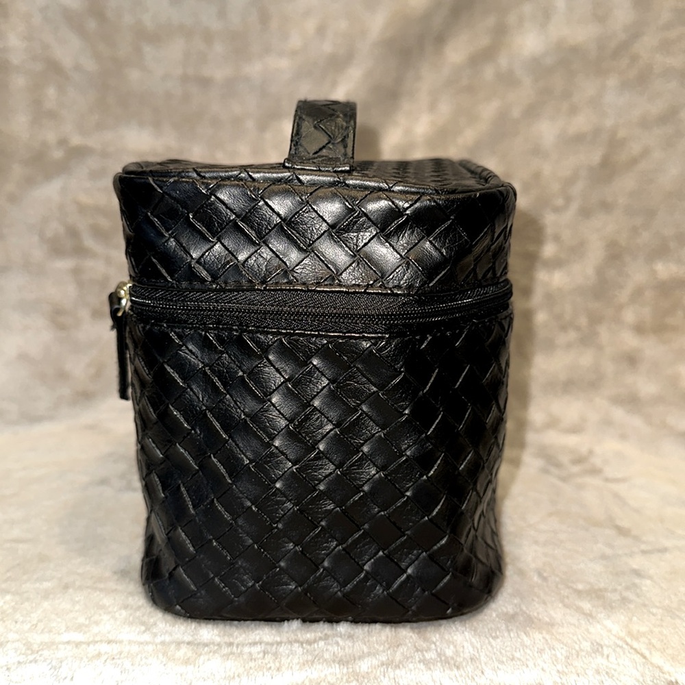 NWOT Shiseido Black Woven Zip Around Cosmetic Makeup Bag with Top Handle - Picture 2 of 7